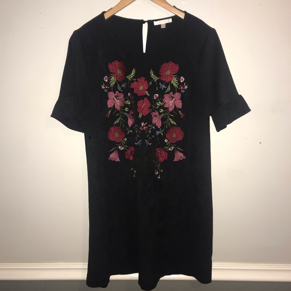 SKIES ARE BLUE 💐 Embroidered Suede Shift Dress